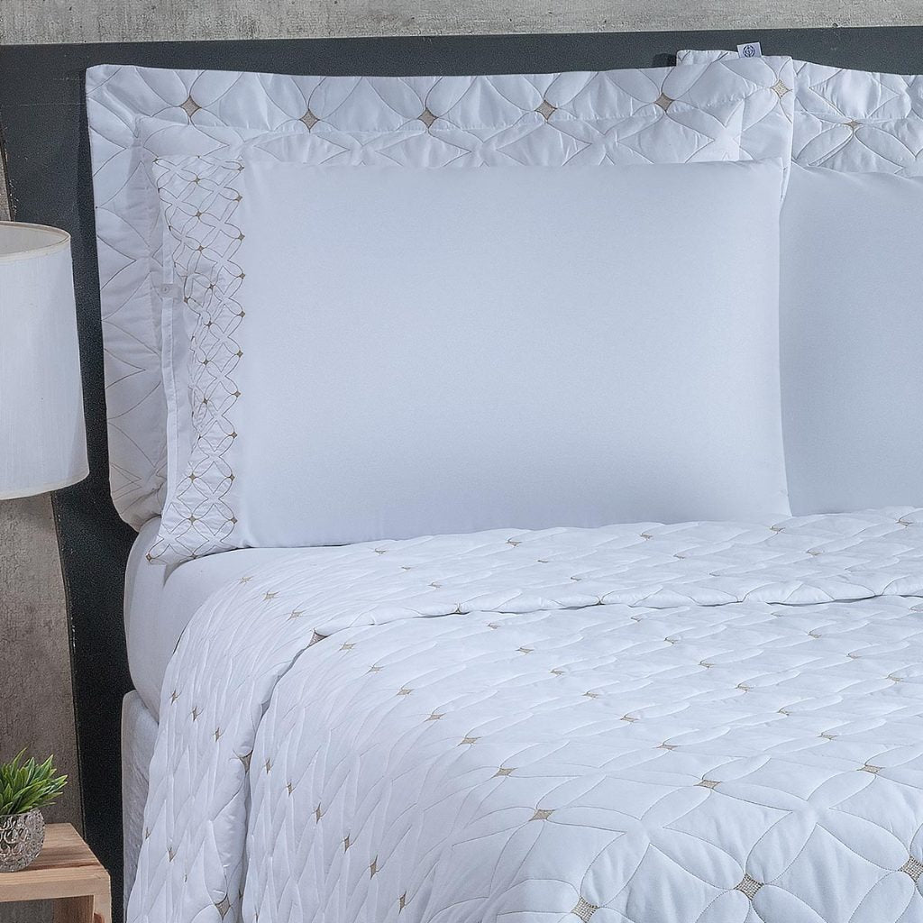 Conjunto de 6 Peças para Casal com Bordado - Cobre Leito e Lençol Ideale 200 Fios - Lora Enxovais