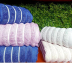 Toalha de Banho Wave em Jacquard 100% Algodão - 70cm x 1,40m - Alta Absorção, Macia e Volumosa, Pré-Lavada e Pré-Encolhida, Gramatura 450g/m², Acabamento de Luxo com Barrado Bordado (Azul) - Lora Enxovais