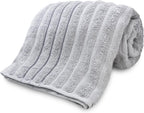 Toalha de Banho Wave em Jacquard 100% Algodão - 70cm x 1,40m - Alta Absorção, Macia e Volumosa, Pré-Lavada e Pré-Encolhida, Gramatura 450g/m², Acabamento de Luxo com Barrado Bordado (Azul) - Lora Enxovais