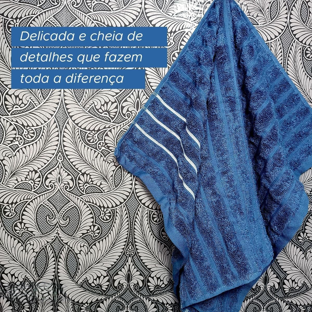 Toalha de Banho Wave em Jacquard 100% Algodão - 70cm x 1,40m - Alta Absorção, Macia e Volumosa, Pré-Lavada e Pré-Encolhida, Gramatura 450g/m², Acabamento de Luxo com Barrado Bordado (Azul) - Lora Enxovais